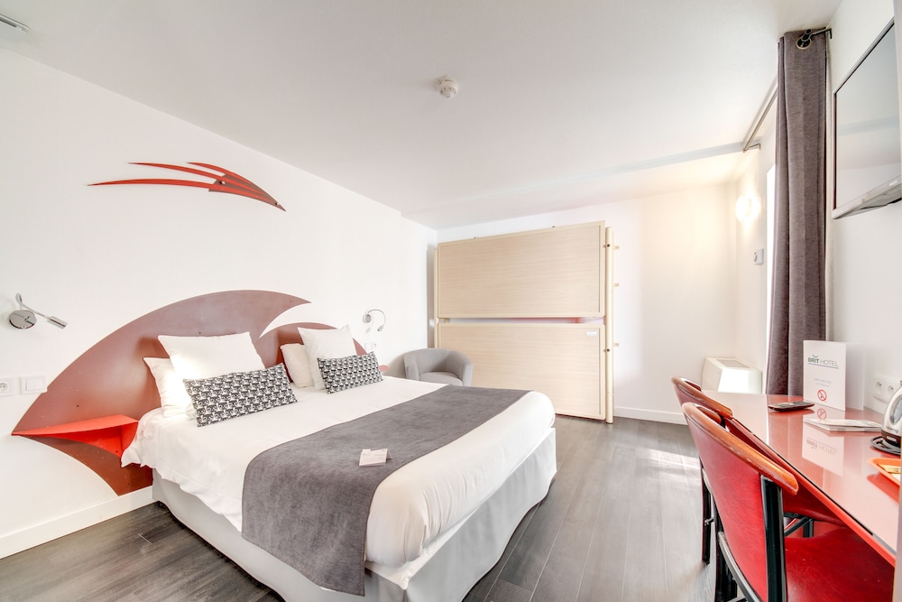 Brit Hotel Porte D Espagne 17/62