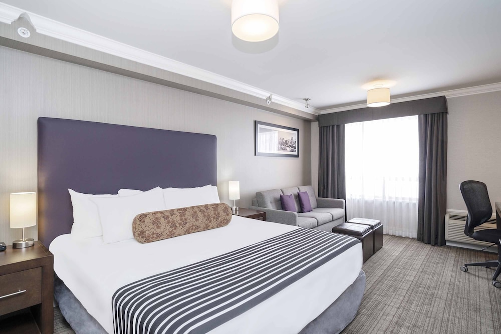 Sandman Hotel & Suites Calgary South 26/65