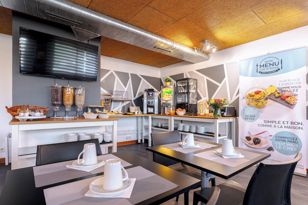 restaurant cafeteria