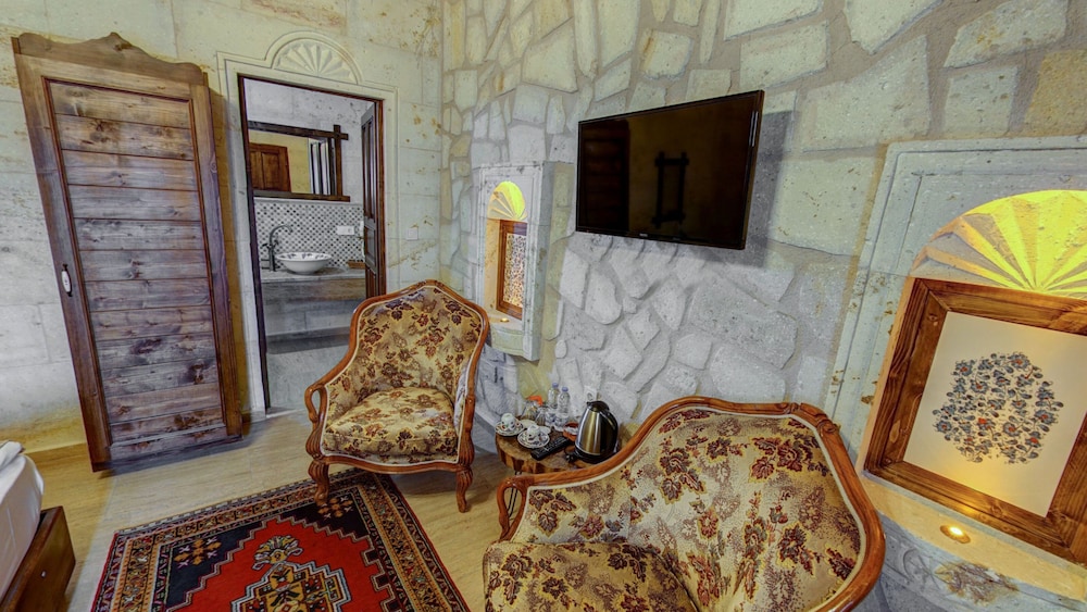 Hikmet's House 17/48