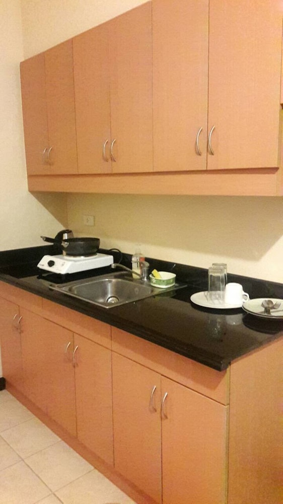 Migz N Tons Place At Cypress Towers 18/38
