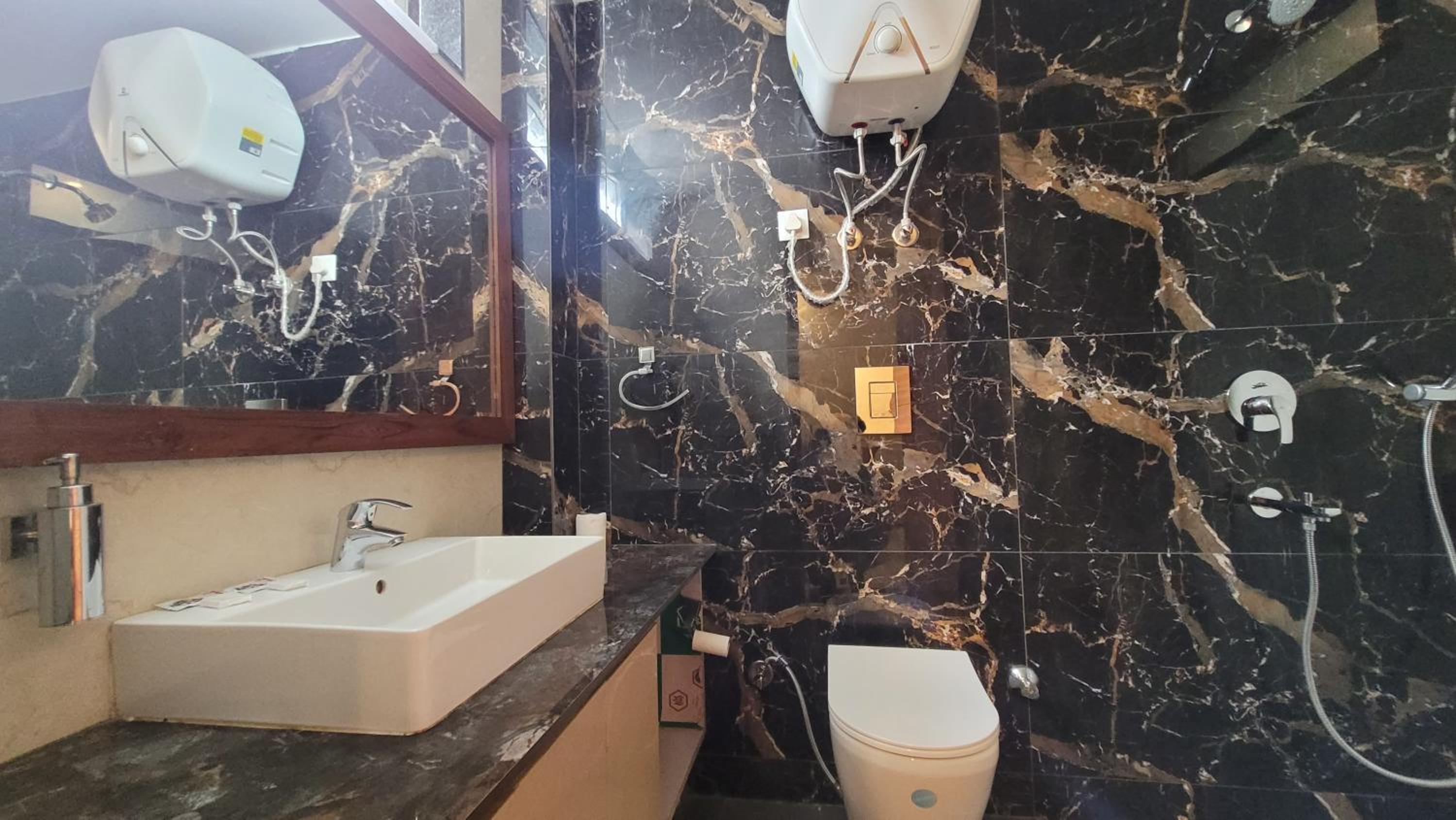 JMD Luxury Homes 18/19