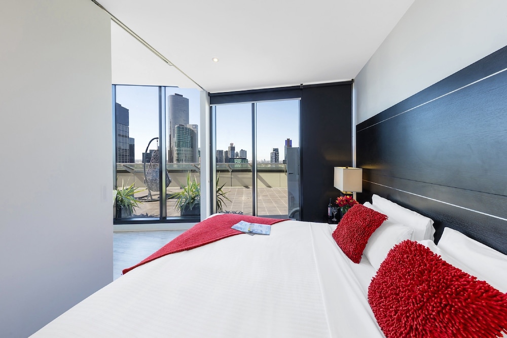 Aura On Flinders Serviced Apartment 15/78
