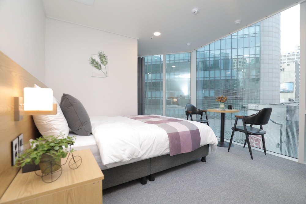 LINE HOTEL MYEONGDONG 32/56