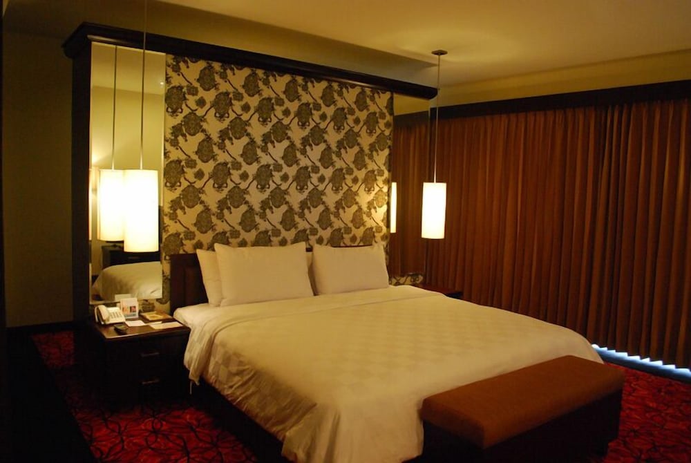 ROYAL JELITA HOTEL 18/45
