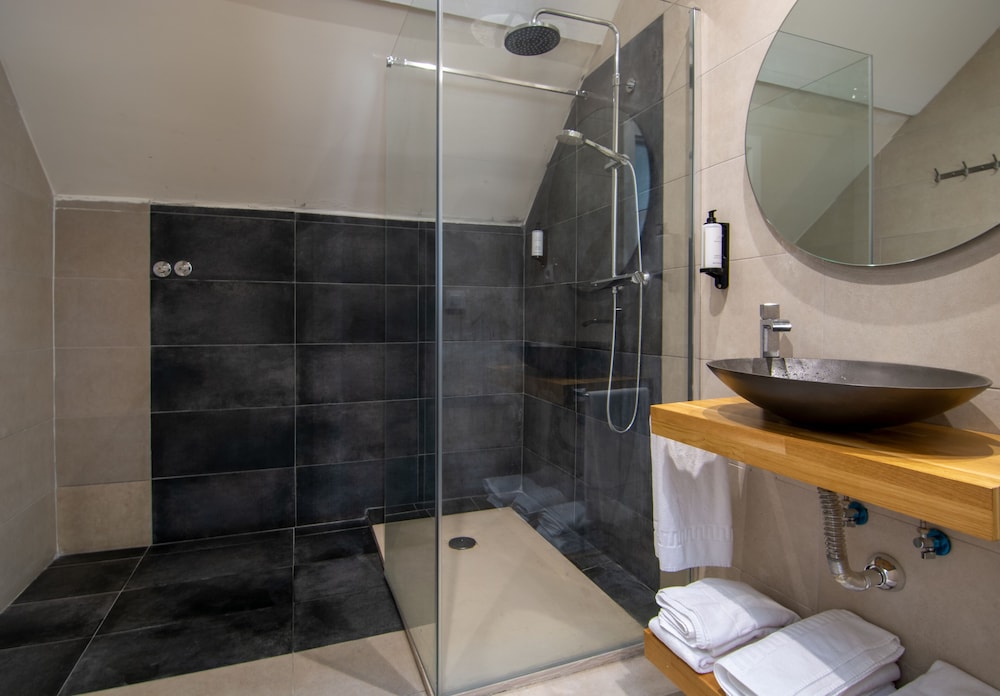LOFT, COMFORT, SUITE