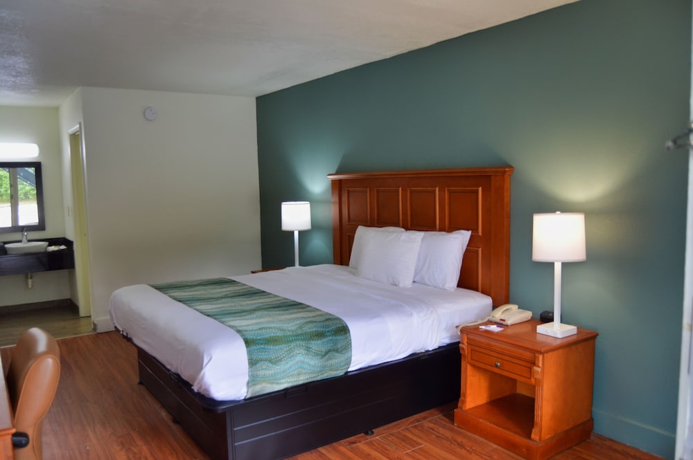 Days Inn by Wyndham Hardeeville Near Hilton Head 10/50