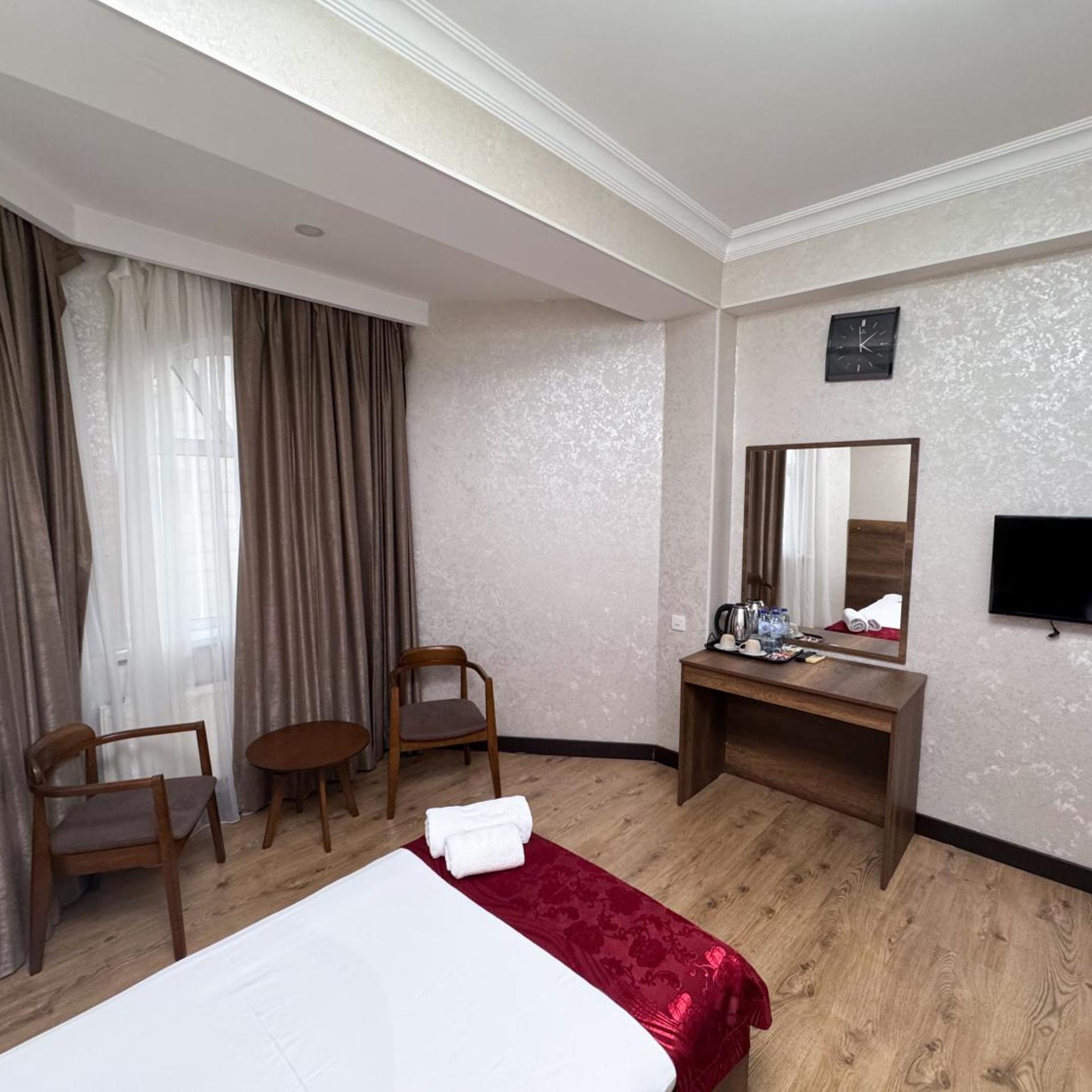 Consul Hotel 6/50