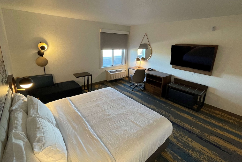 غرفة بسرير كينج، La Quinta Inn & Suites by Wyndham Denver Parker 2/9