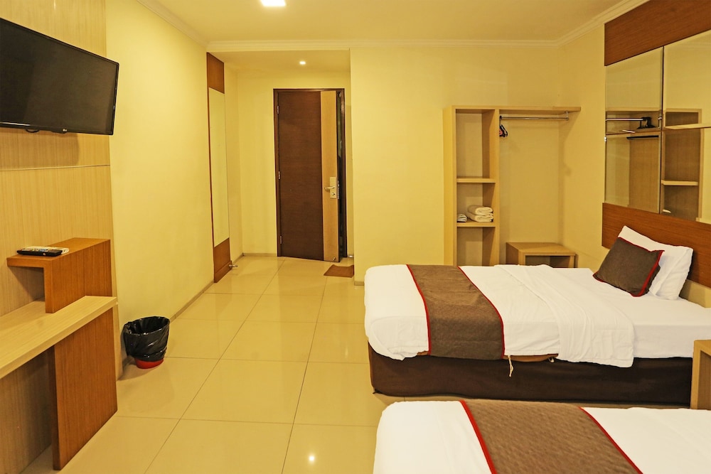Super OYO Townhouse OAK Hotel Fiducia Serpong 25/44