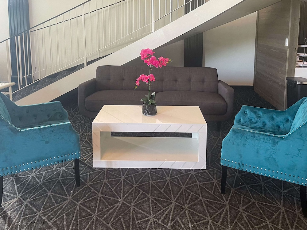 Days Inn By Wyndham Erie 25/39