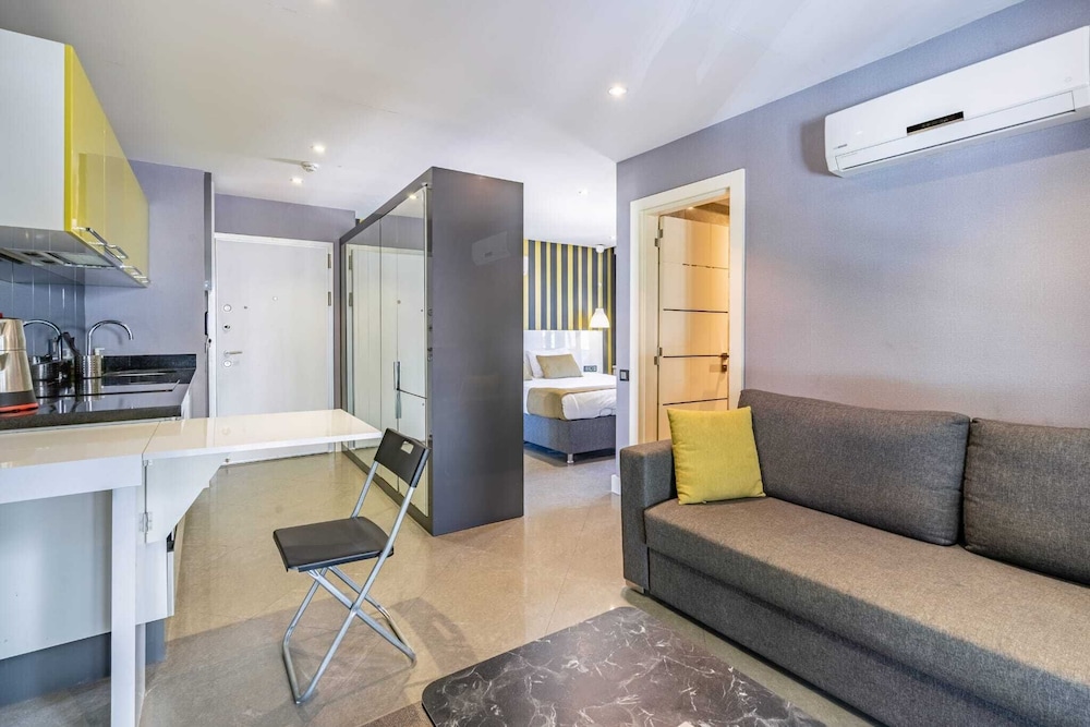 Bmk Suites And Apartments 27/50