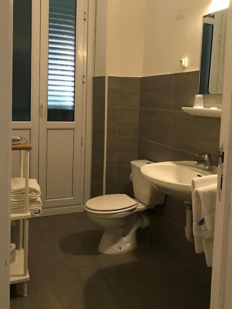 Azur Hotel 57/59