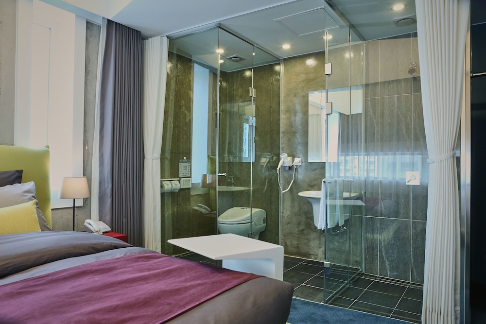 Cocomo Hotel And Gallery 37/54