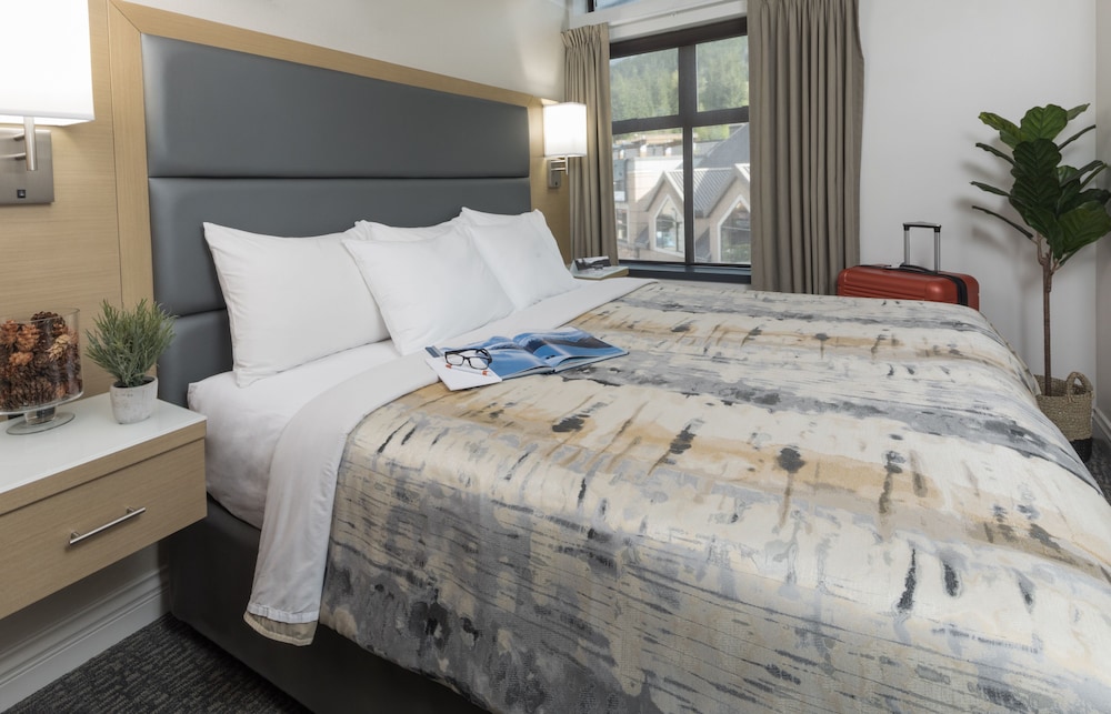 3 BEDROOMS, SUITE