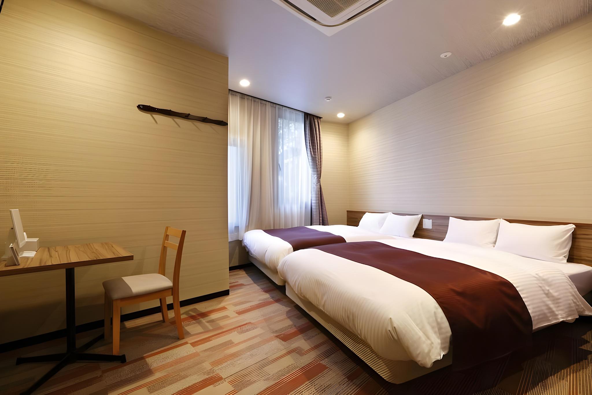 PLUS, 2 DOUBLE BEDS