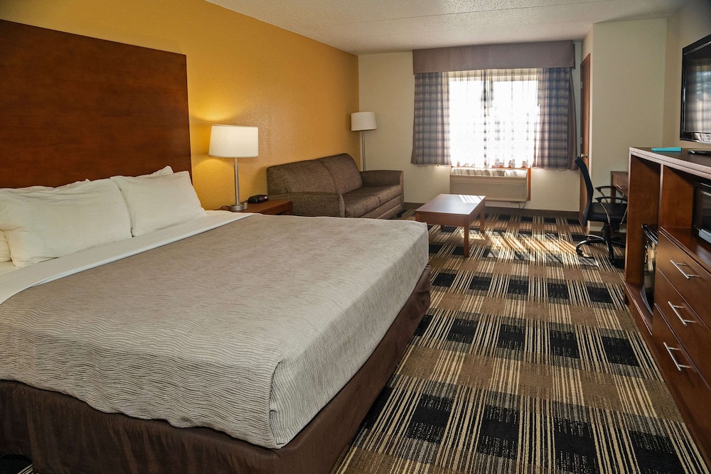 ROOM, KING BED