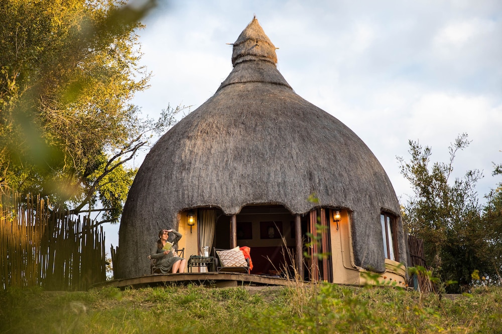 Hoyo-Hoyo Tsonga Lodge 4/68