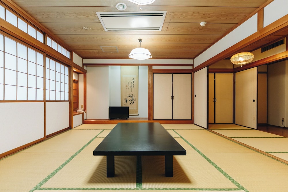 Hotel Kobayashi 8/10