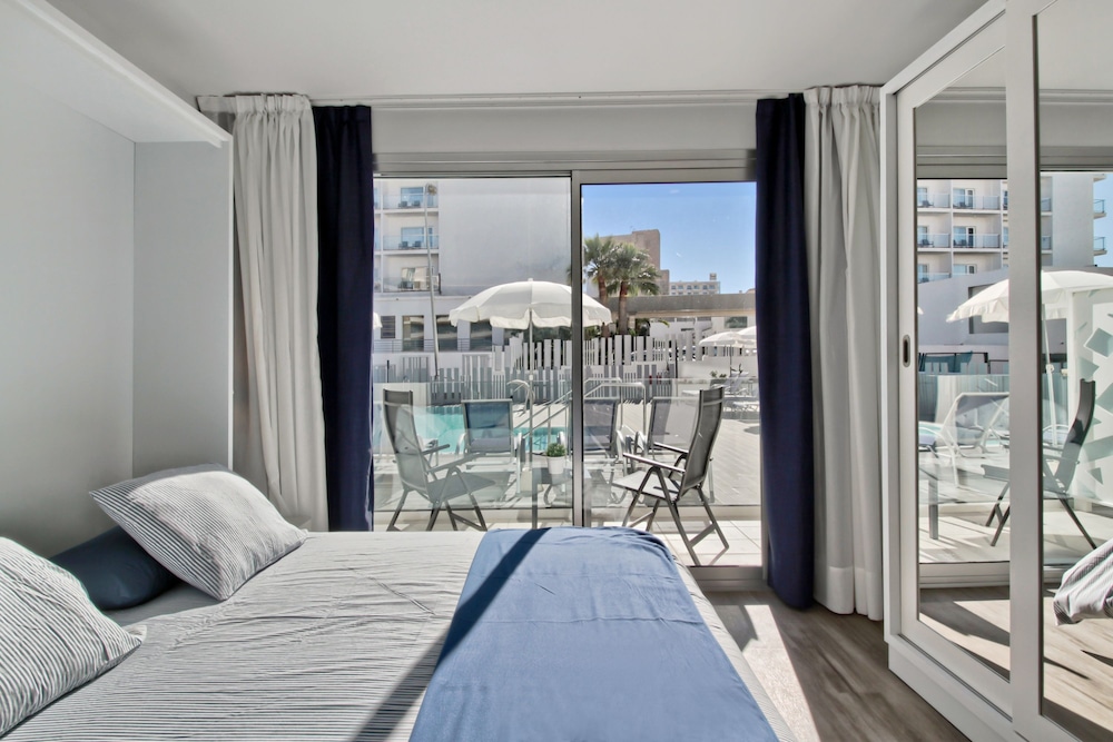 Carihuela Suites 7/31