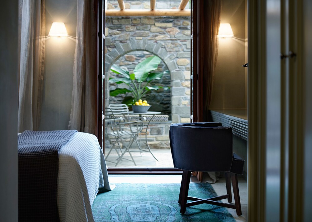 Kinsterna Hotel 26/47