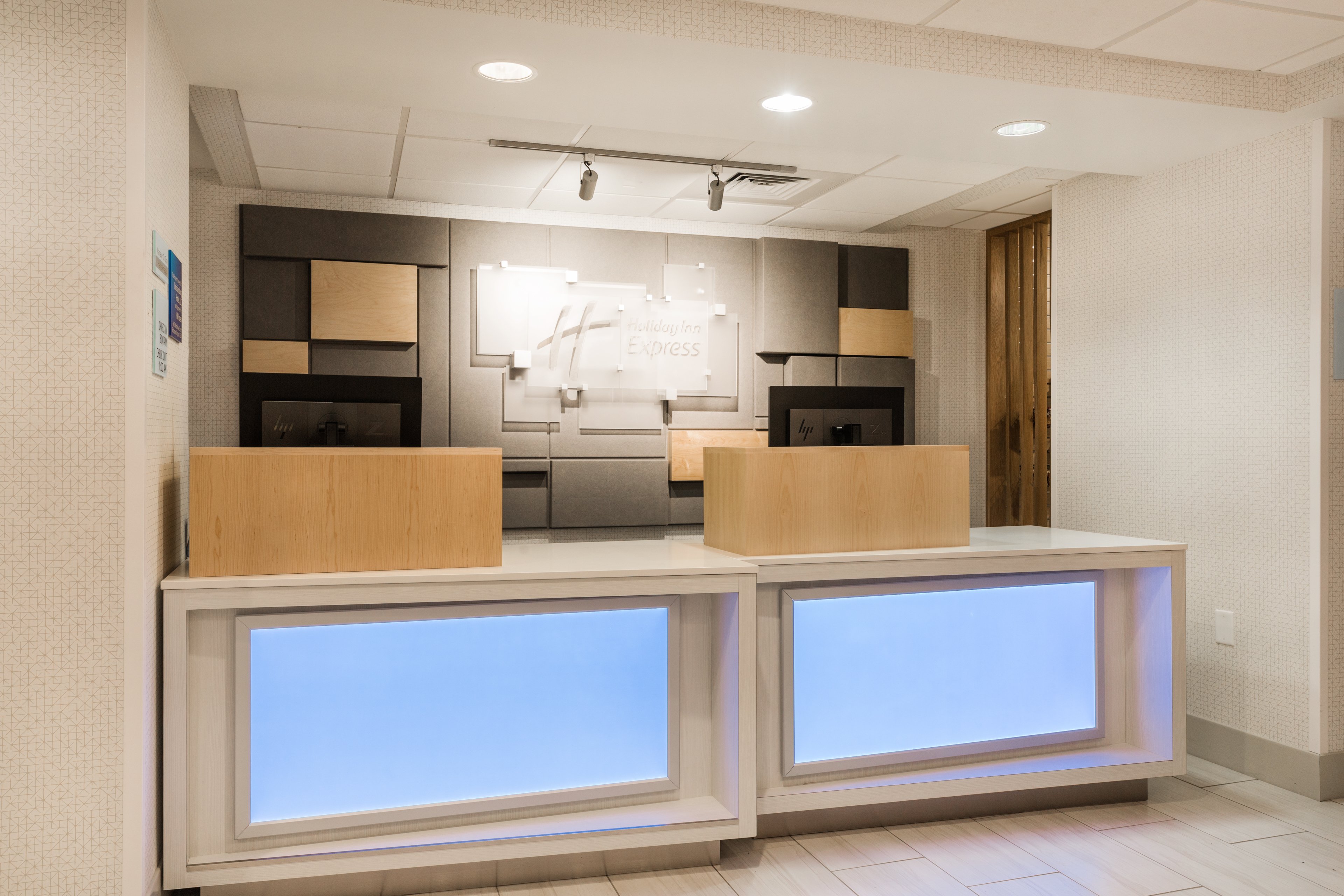 Holiday Inn Express Lorton 3/22