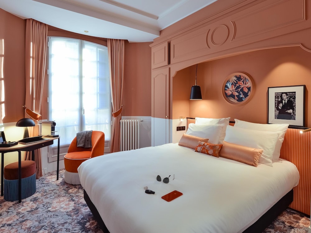 PRIVILEGE, DOUBLE BED