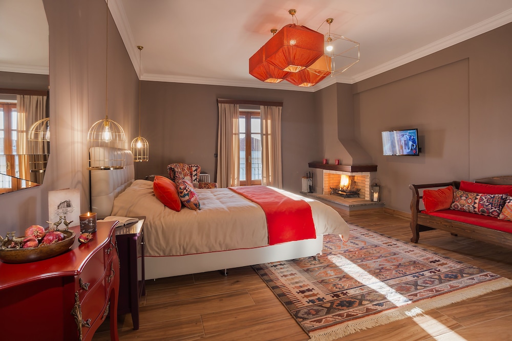 Ef Zin Studios and Suites 13/43