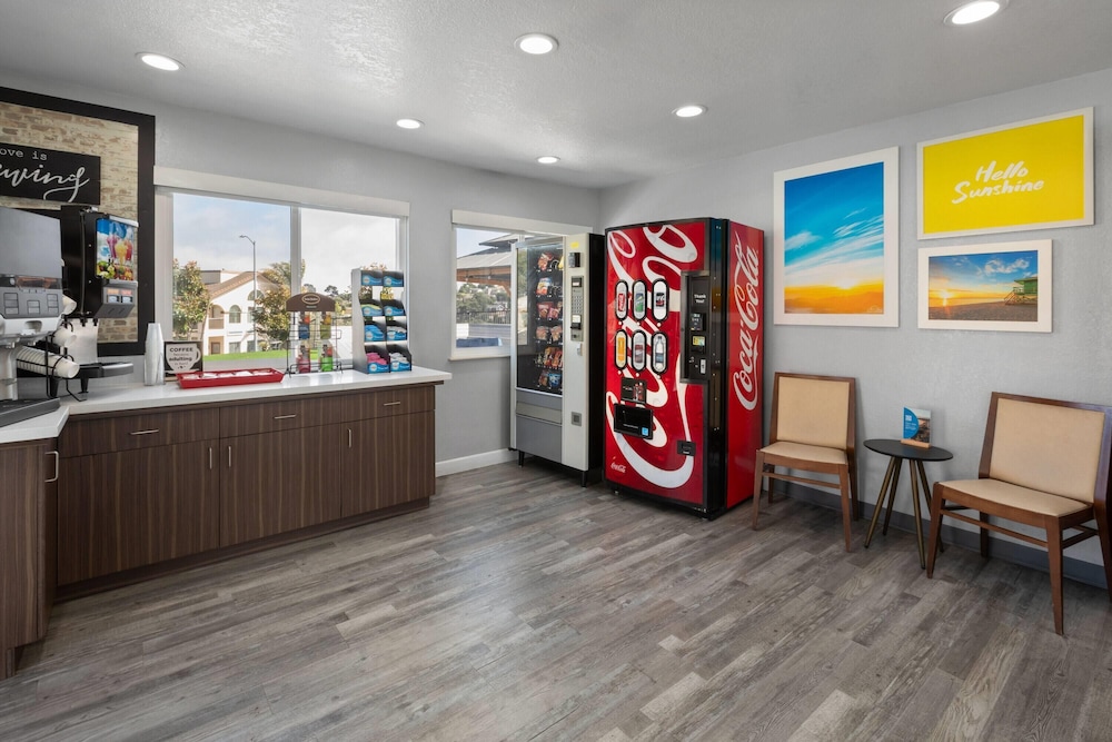 Days Inn by Wyndham Arroyo Grande/Pismo Beach 44/62