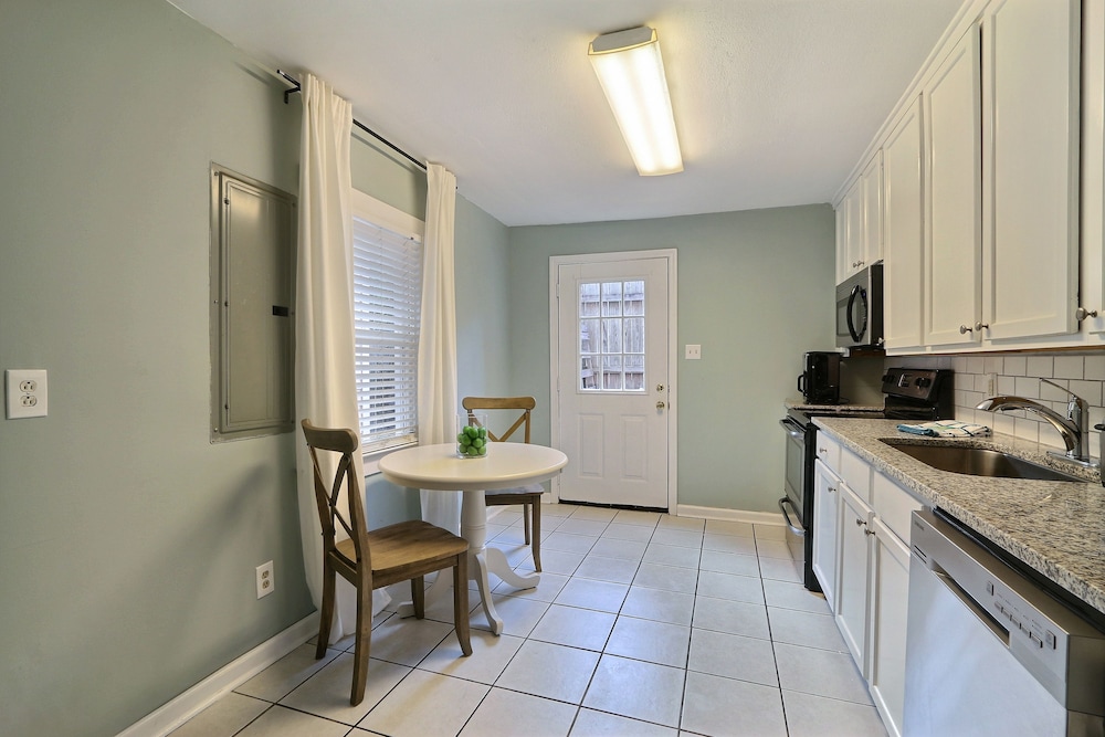 Gallery Stays - Parkside Manor 43/52