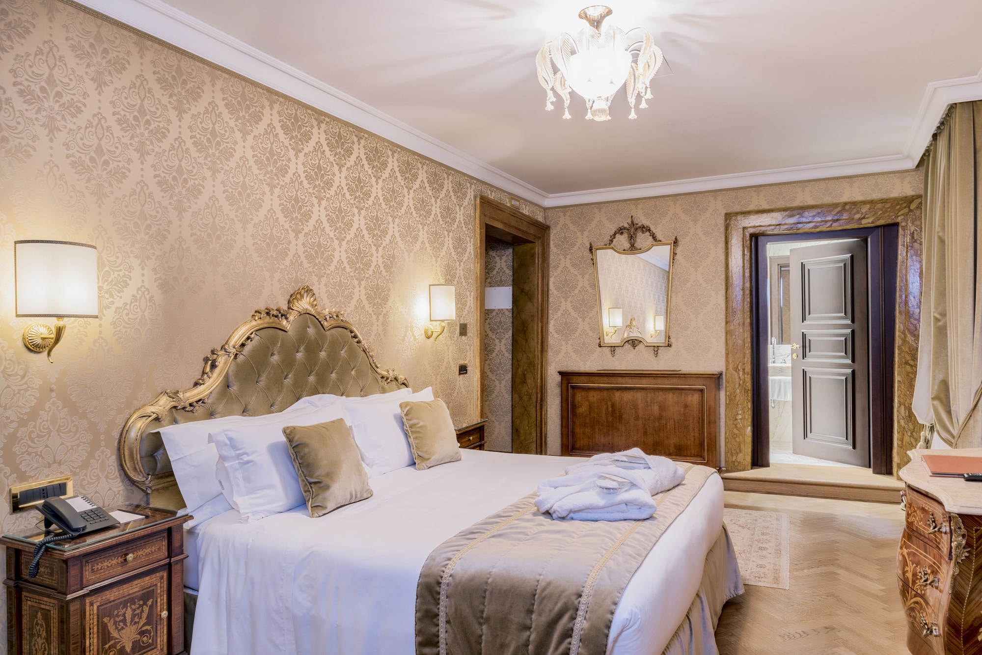 SUPERIOR, DOUBLE OR TWIN BED