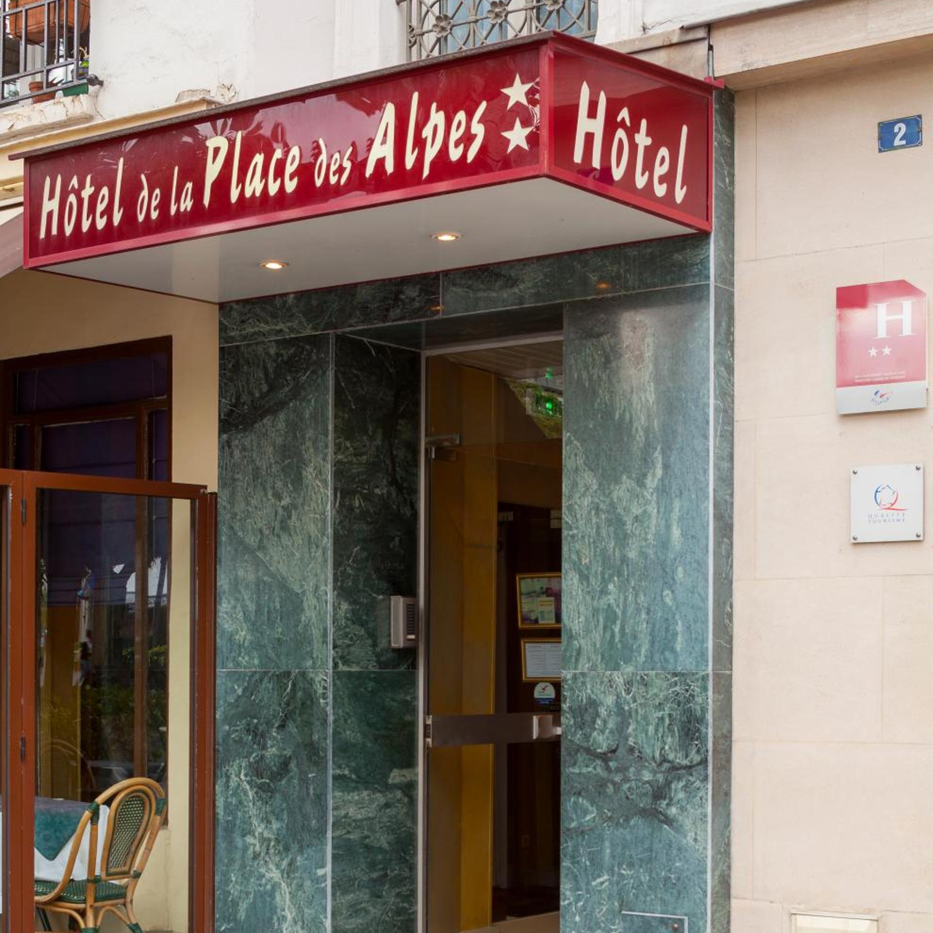 HOTEL DE LA PLACE DES ALPES 3/35