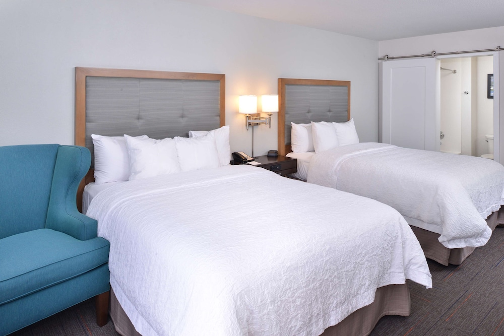 غرفة قياسية بسريرين مزدوجين، Hampton Inn Portland East 2/10