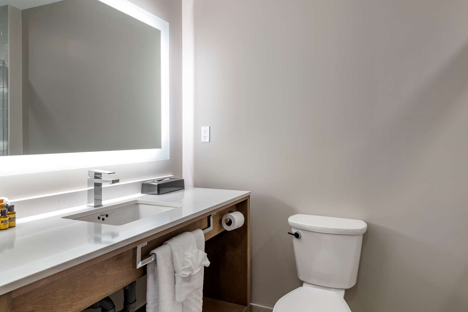 Best Western Plus Dartmouth Hotel Suites 42/42