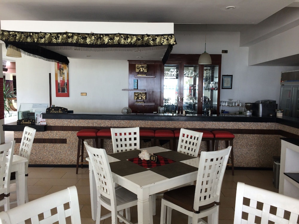 Legong Keraton Beach Hotel 55/70
