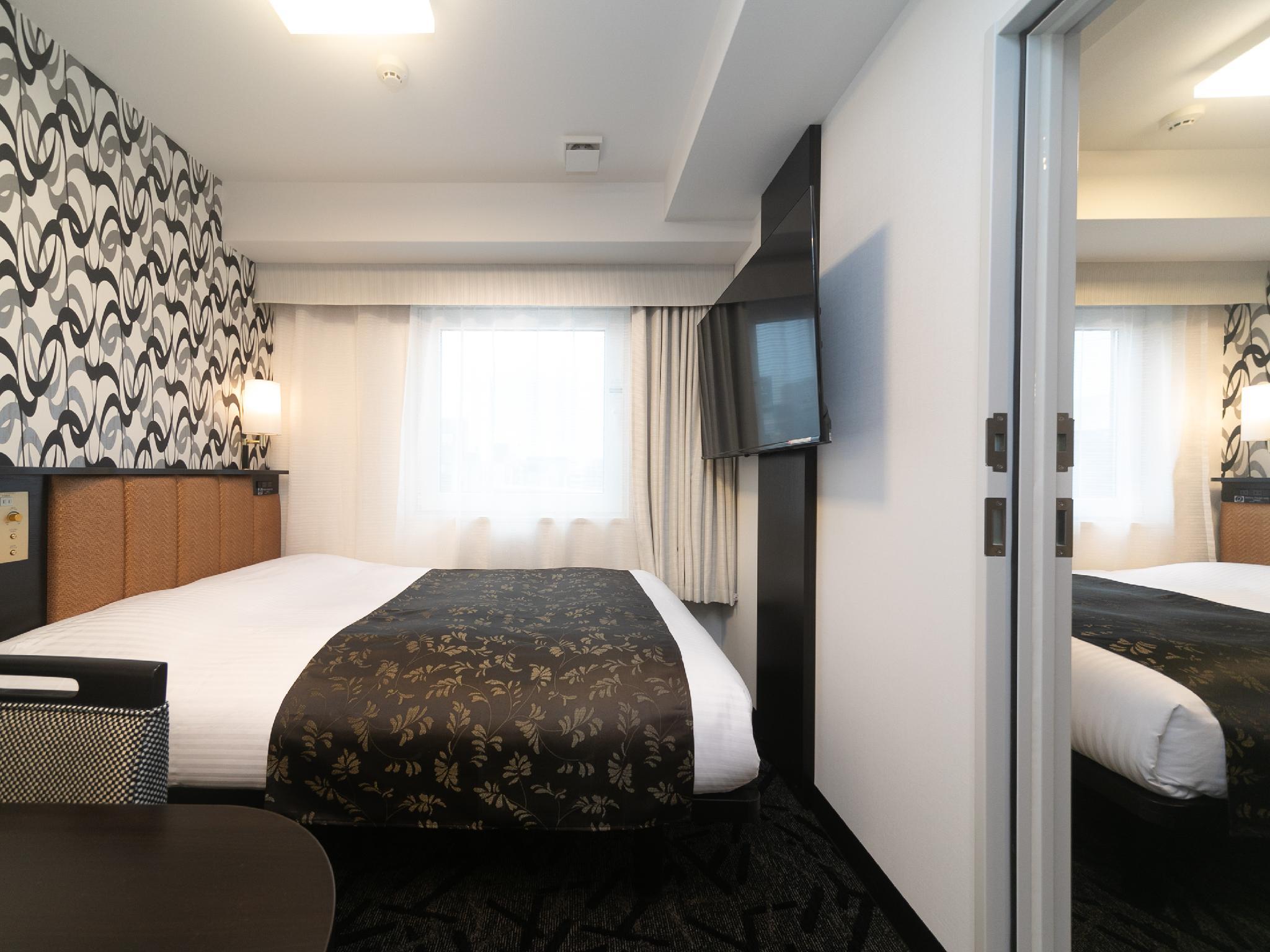 Connecting, Single, 2 Beds