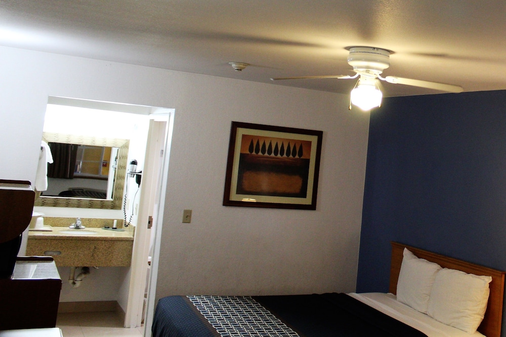 Days Inn By Wyndham El Paso West 10/50