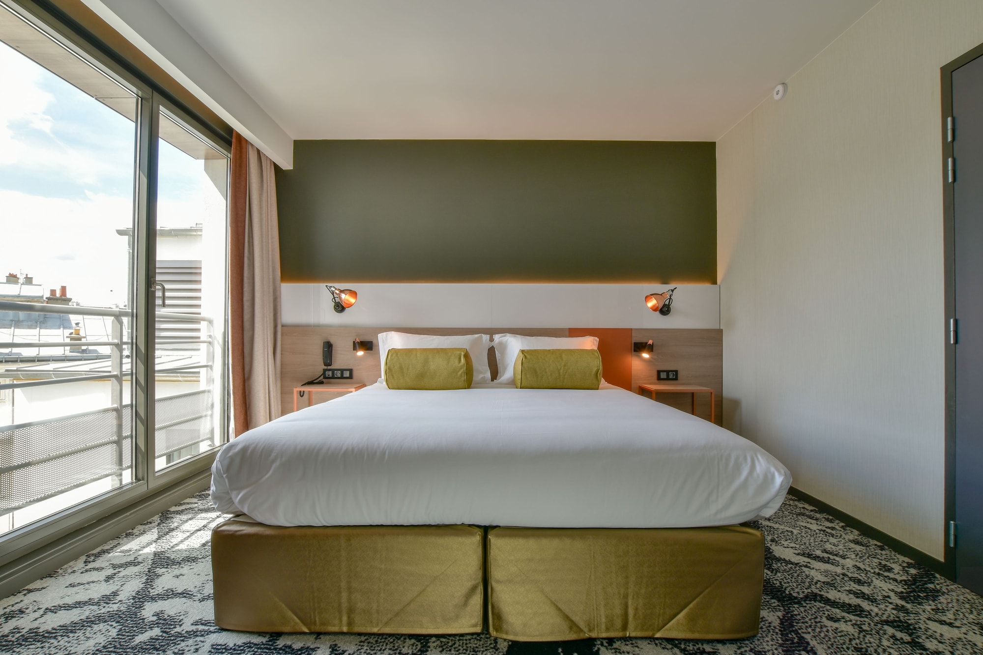 CLASSIC, DOUBLE OR TWIN BED, BATHTUB