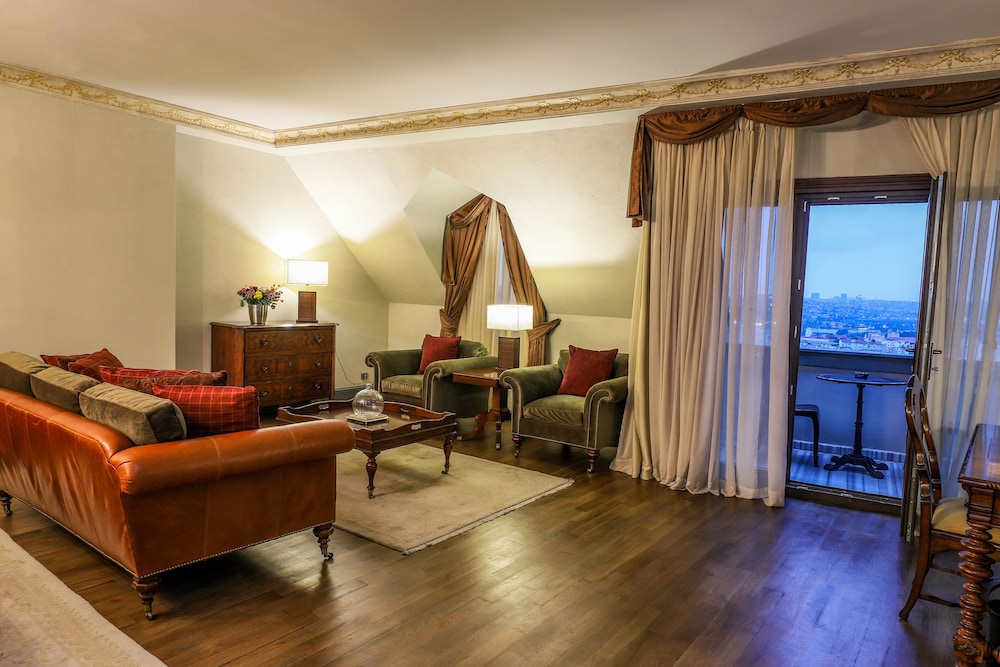 Palazzo Donizetti Istanbul, Tapestry Collection by Hilton 53/75