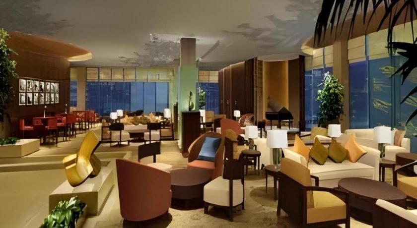 Xinhua Jianguo Hotel 37/48