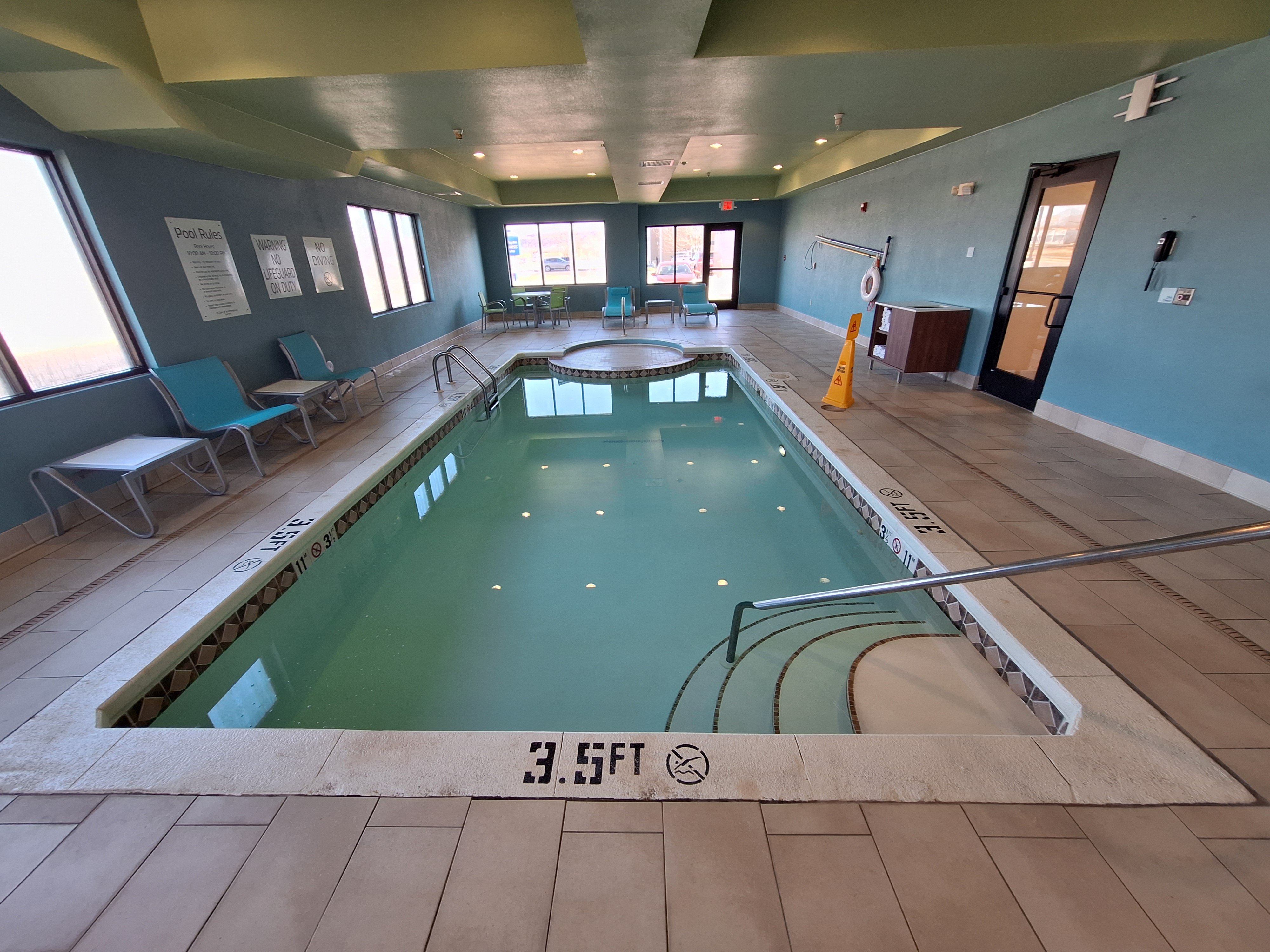 Holiday Inn Express and Suites - Junction City, Kansas 17/35