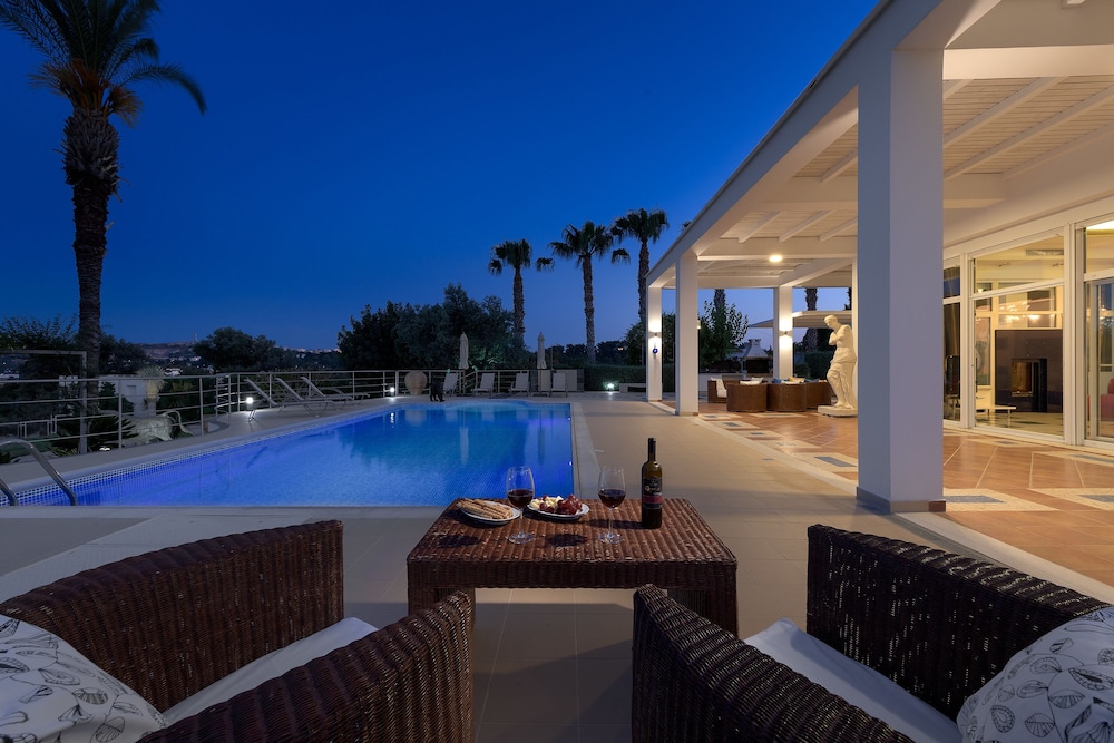 GRANDE DAME VILLA - RHODES 20/50