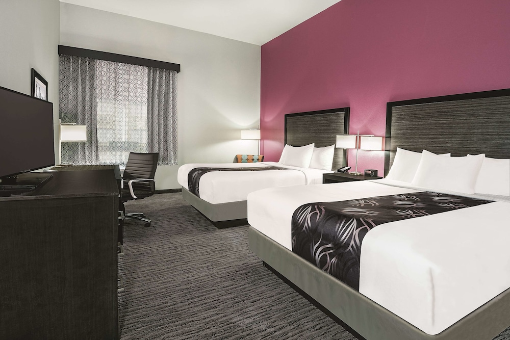 La Quinta Inn & Suites by Wyndham Dallas Grand Prairie North 13/42