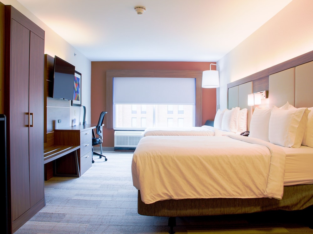 HOLIDAY INN EXPRESS & SUITES DANVILLE 17/42
