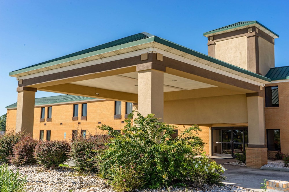 Quality Inn Whiteville North 2/37