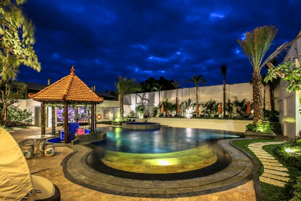 Kj Hotel 32/37