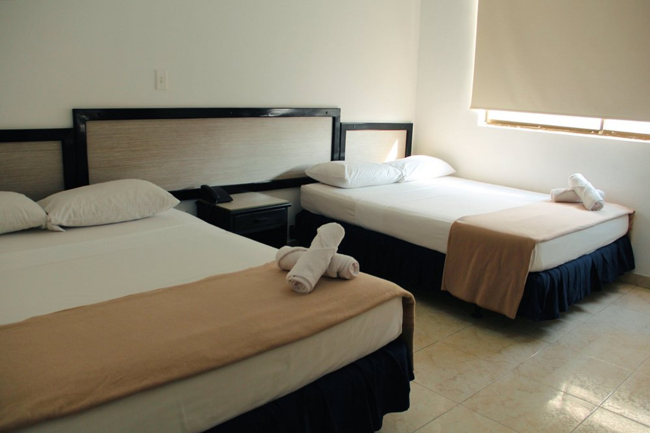 Hotel Axis Inn By GEH Suites 15/30