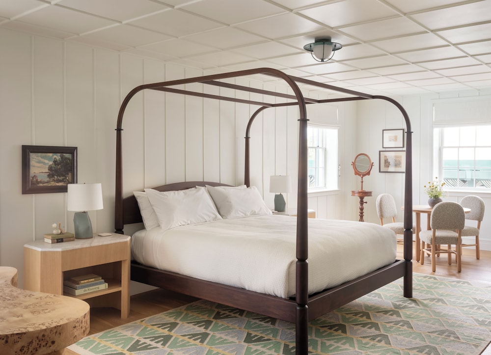 Canoe Place Inn & Cottages 20/50