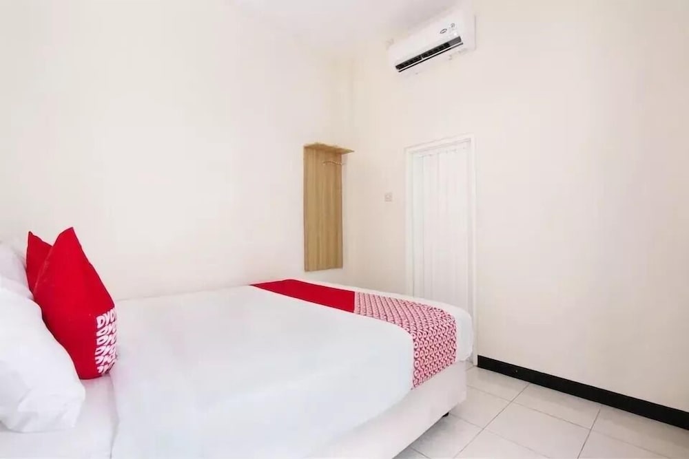 OYO 3350 Cozy Residence Syariah 12/17