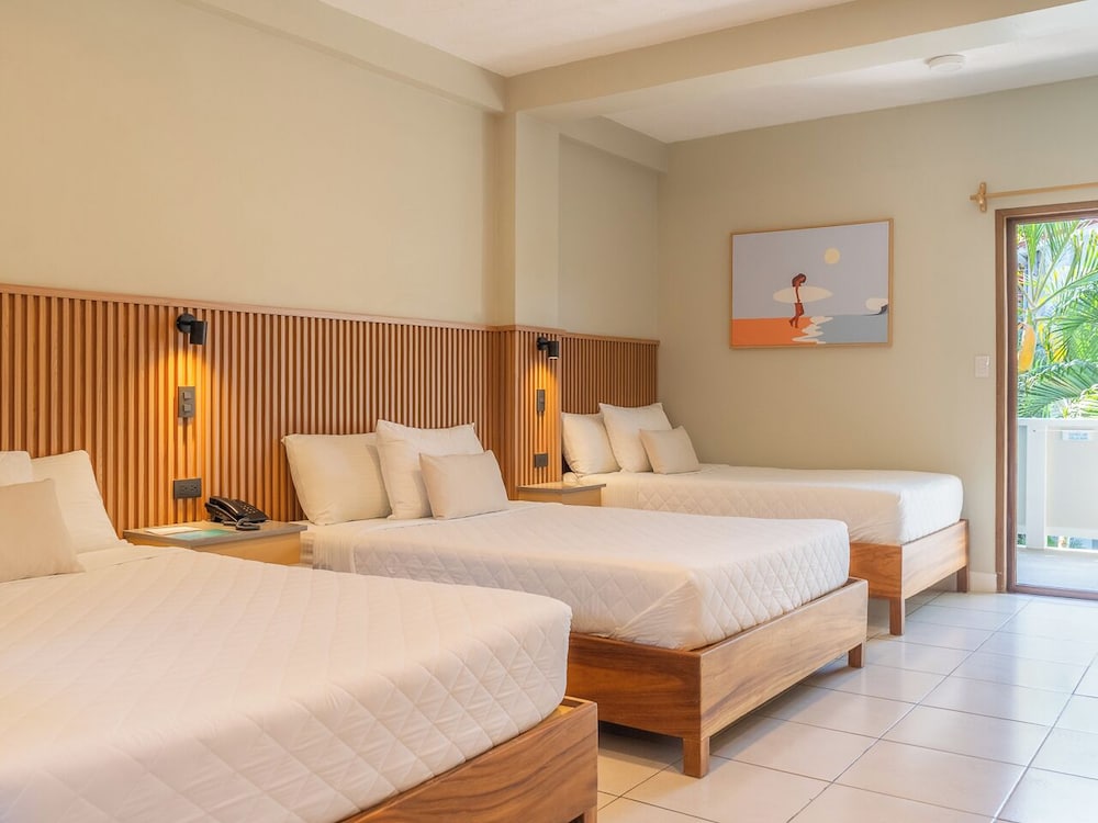 Deluxe, Triple, 3 Double Beds, Pool View